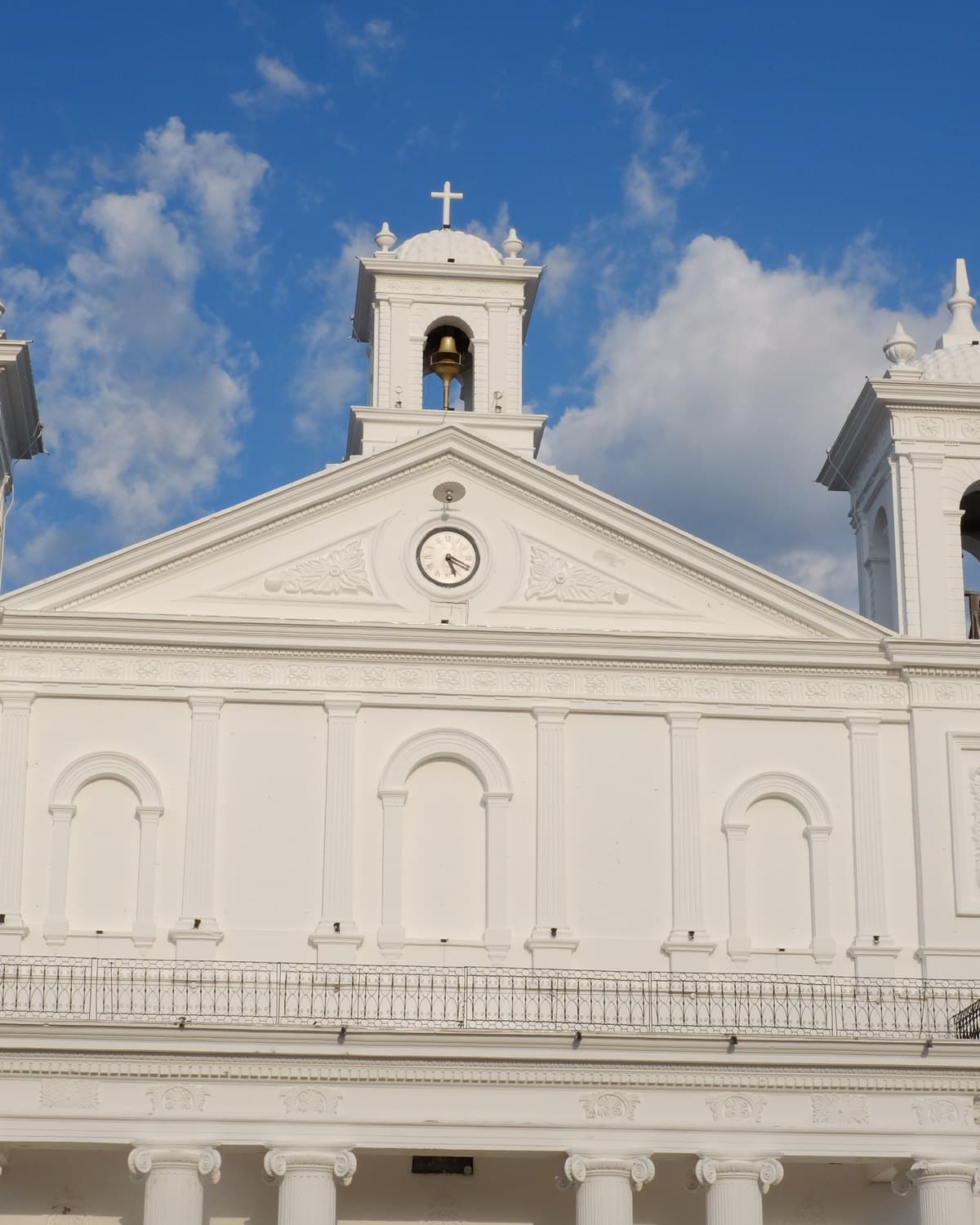 The colonial facade of Santa Lucía church in Suchitoto, El Salvador